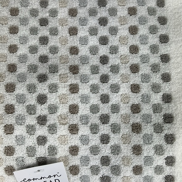 Common Thread Bath Towel Set Cream Gray Tan Dot Striped 100% Cotton 2 pc NEW - Picture 3 of 8